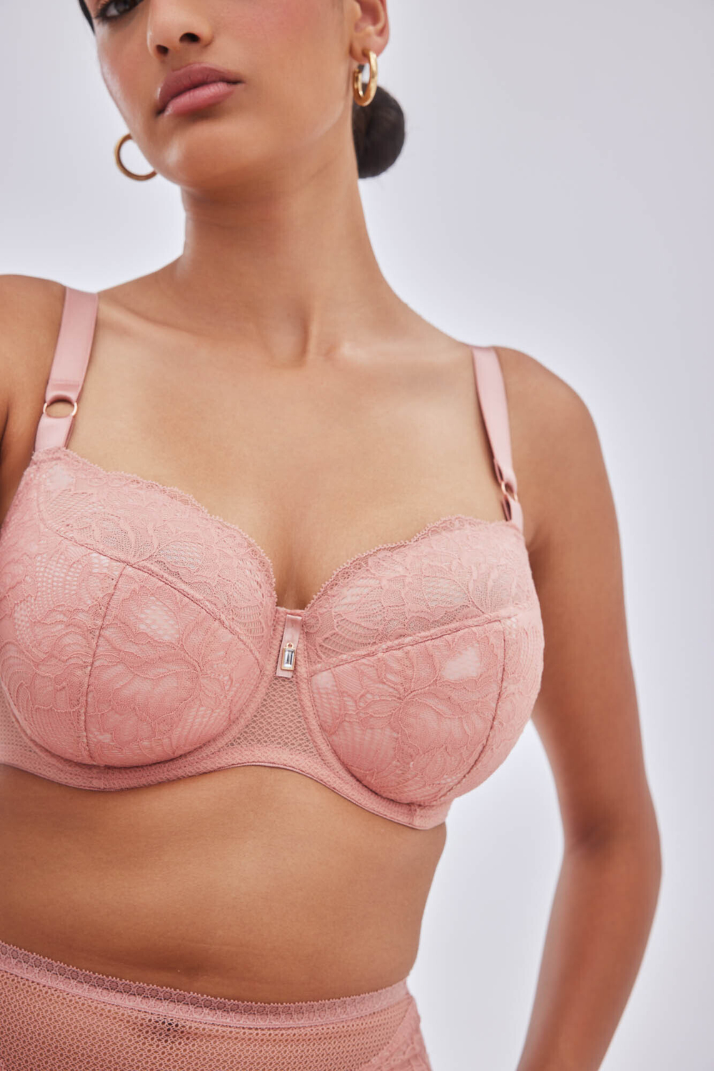 Бюстгальтер Nude Rose с чашками на тонком поролоне (Размер: 70G) (Цвет: пудровый)