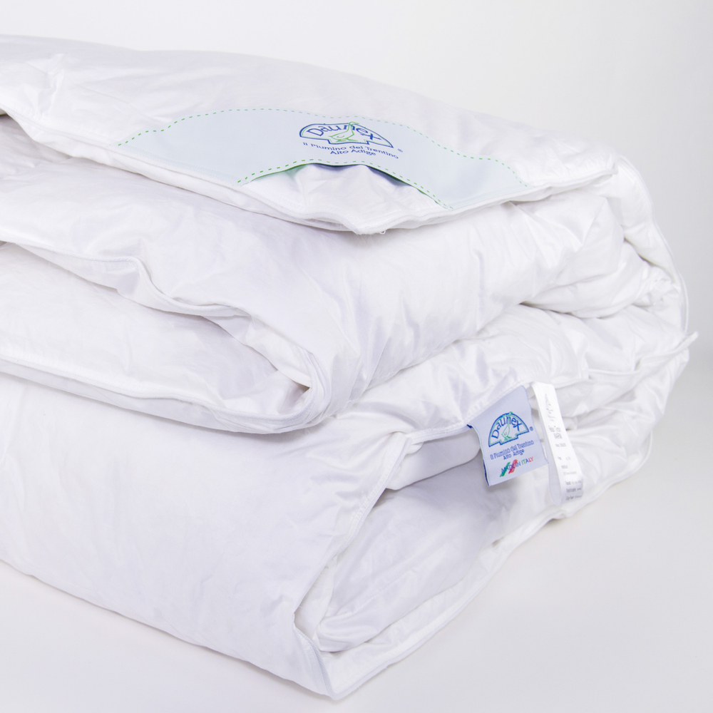 Элитное одеяло пуховое 200х220 Tirolo от Daunex фрагмент