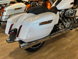 Harley-Davidson Road Glide 117, 2024 Onyx White/CHROME Trim