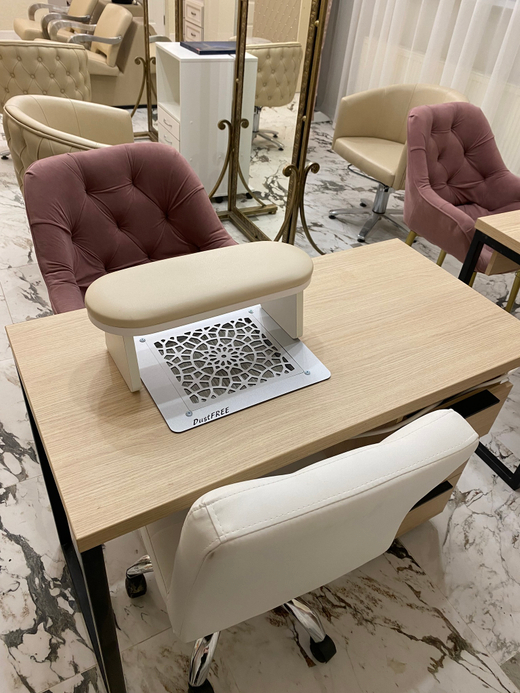 Рабочее место мастера ногтевого сервиса