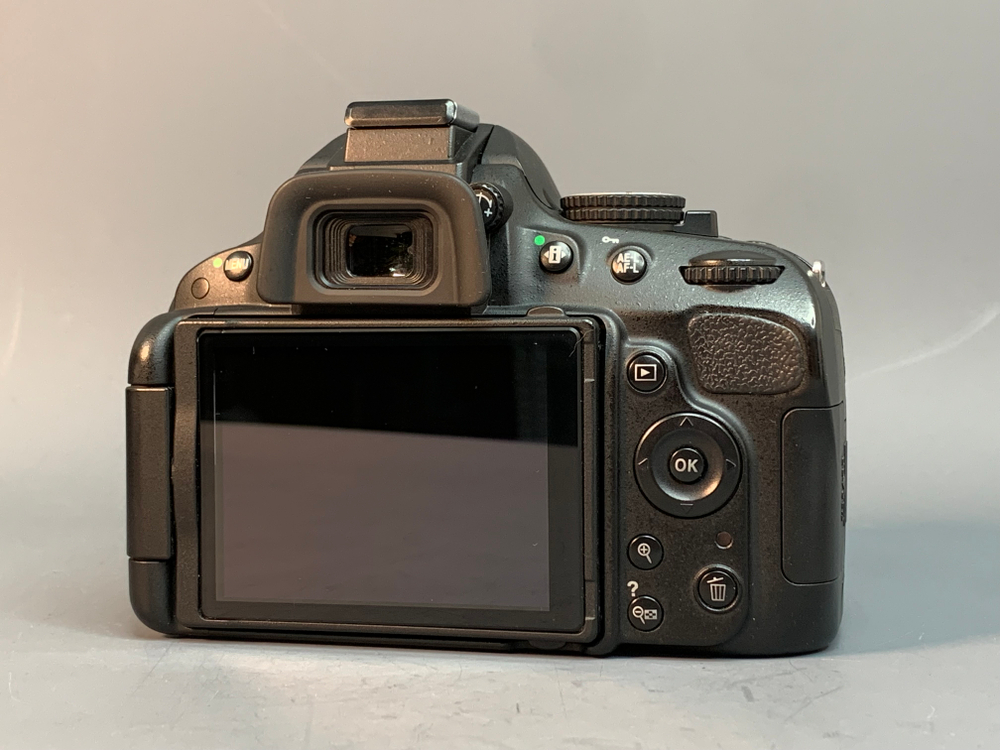 Nikon D5100 Kit 18-55mm 3.5-5.6G VR 205 кадров