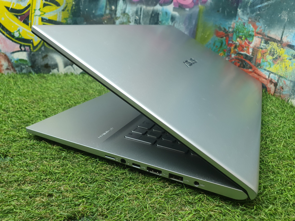 Ноутбук ASUS i3-8/8Gb/VivoBook X712FA-BX025T