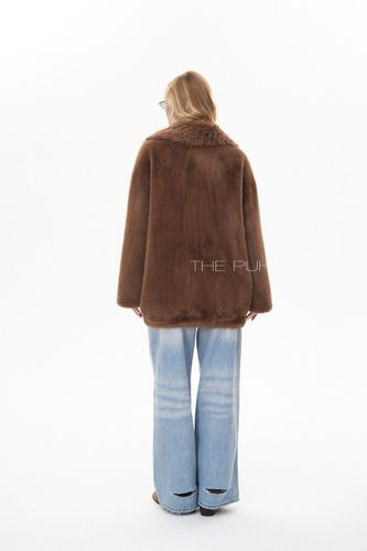 Коричневая шуба из эко-меха с английским воротником