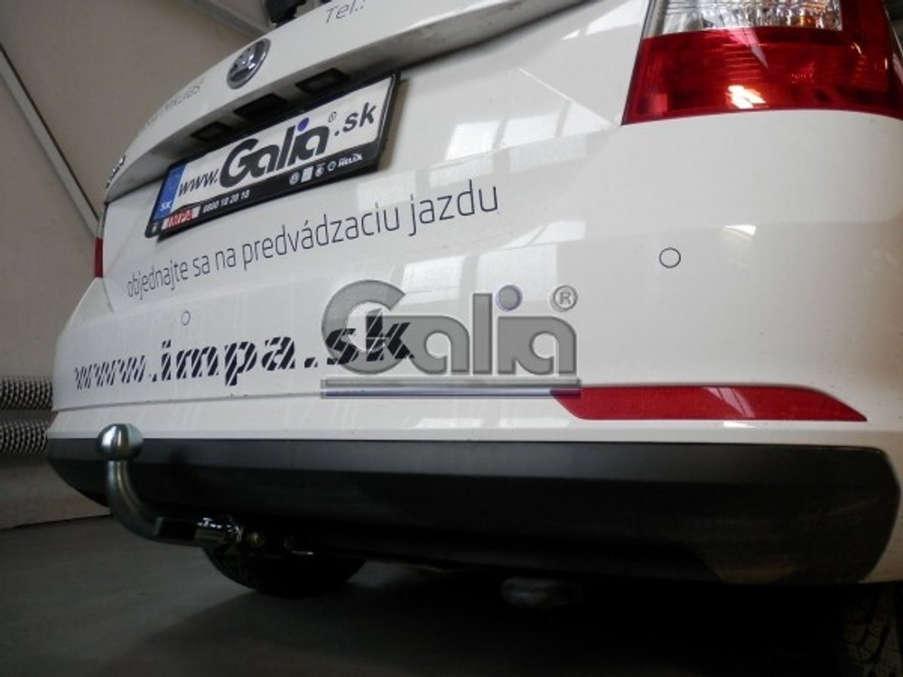 Фаркоп оцинкованный Galia S104A для Skoda Rapid лифтбек/универсал 2013-, SEAT Toledo седан 2013-(паспорт и сертификат в комплекте)(без электрики)