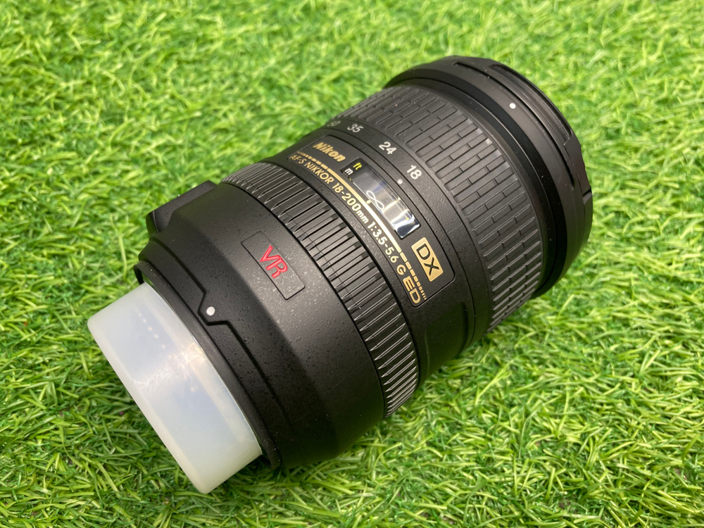 Nikon 18-200mm 3.5-5.6G ED AF-S VR DX