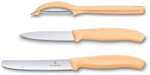 Фото набор из 3 кухонных ножей VICTORINOX Swiss Classic Trend Colors: нож для овощей, столовый нож с волнистым лезвием 11 см нож для овощей и фруктов с прямым лезвием 8 см нержавеющая сталь рукоять из пластика бежевого цвета в картонной коробке с подвесом с гарантией