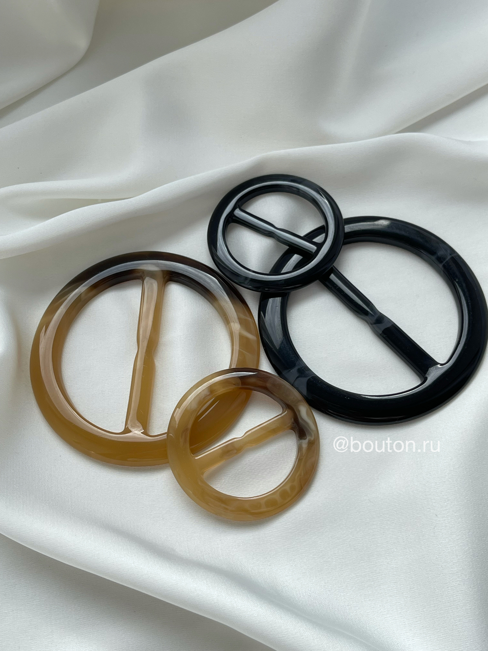 Пряжка черная круглая