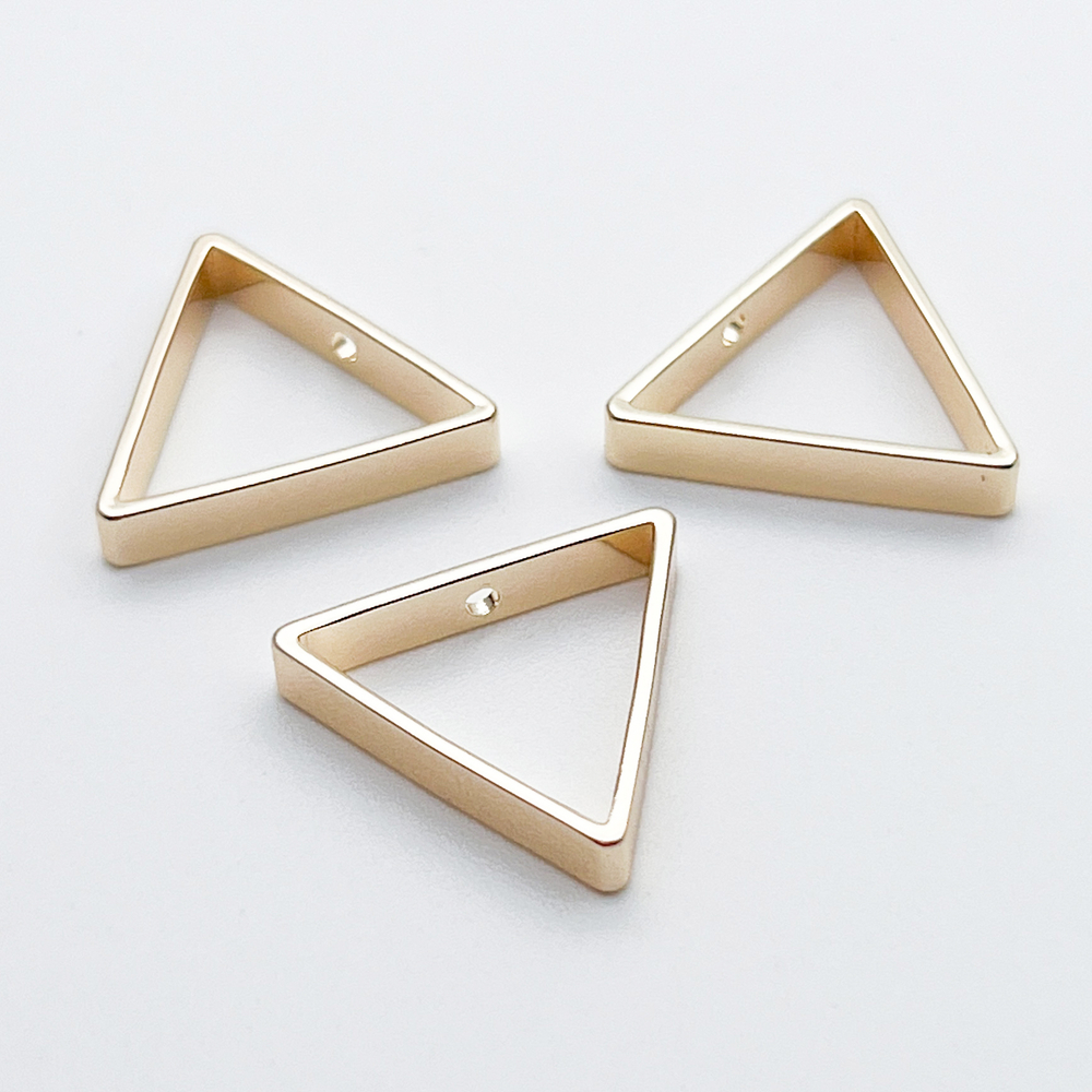 Подвеска Треугольник, цвет золото, размер 17*15 мм, цена за 1 шт