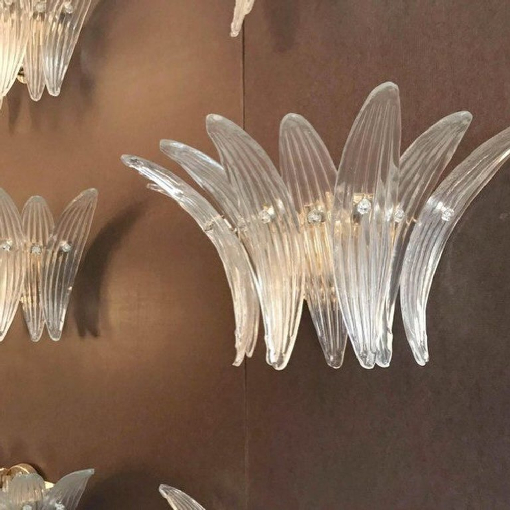 Стильное настенное бра с прозрачными рельефными стеклянными элементами ✨