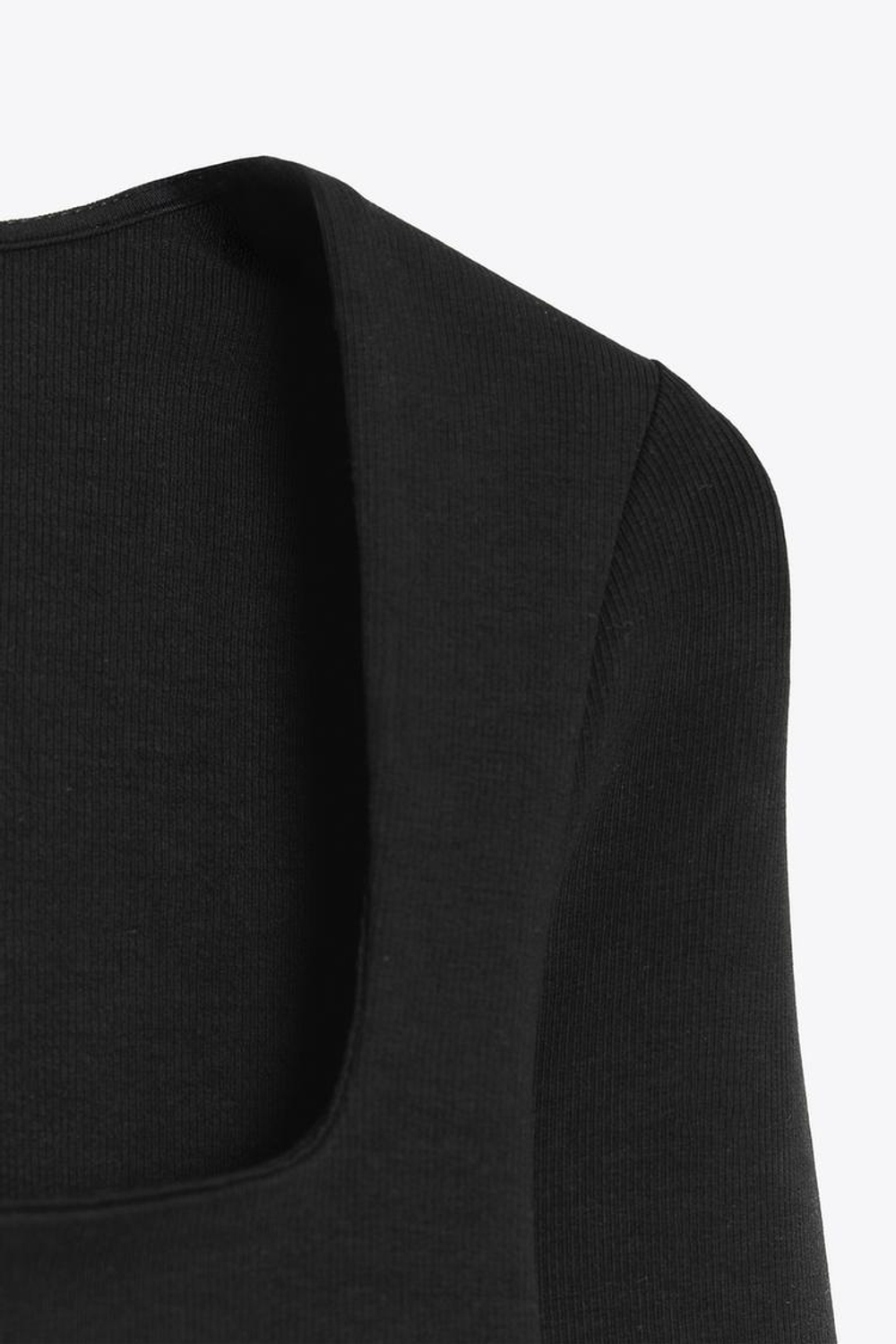 ZARA ФУТБОЛКА В РУБЧИК С КВАДРАТНЫМ ВЫРЕЗОМ, ЧЕРНЫЙ