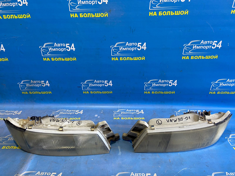 Фара передняя левая NISSAN LARGO 1993