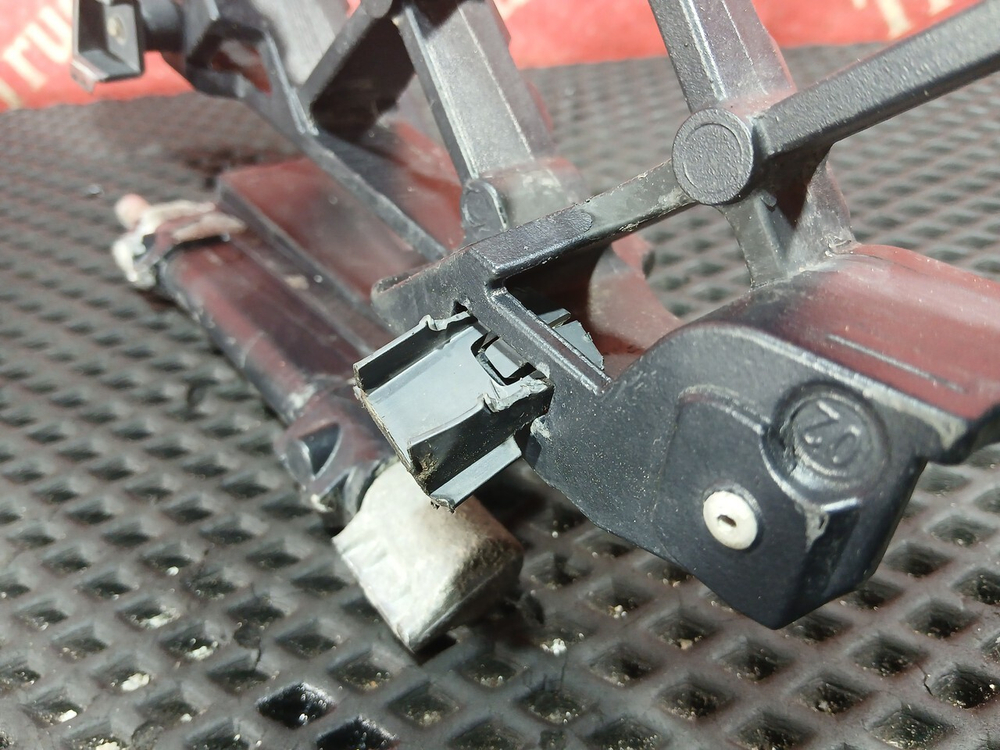 Ступенька подножки обслуживания правая