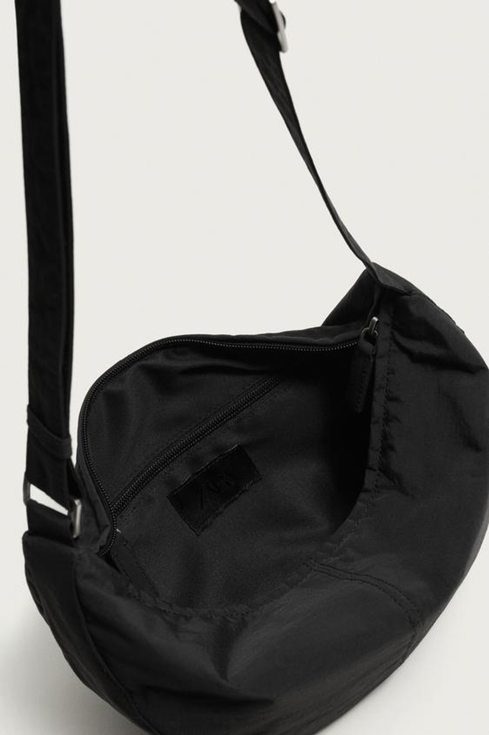 ZARA НЕЙЛОНОВАЯ СУМКА S, ЧЕРНЫЙ