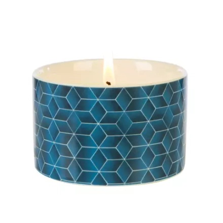 Wax Lyrical - Ароматическая свеча Fired Earth 6х9,5см 26ч Ассам и Белый Кедр / артикул   FE1905  / GTIN 5015802224627