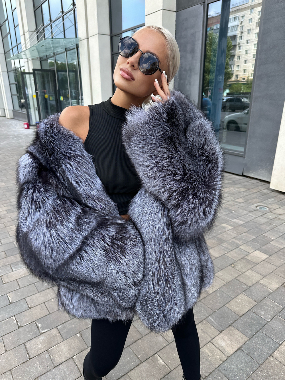 Шуба из меха финской чернобурки 70см