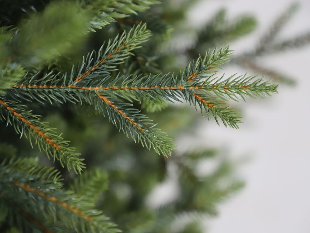 Елка с гирляндой встроенной «Eiffel» Эйфель (Литая хвоя) 240 см / 2,4 м