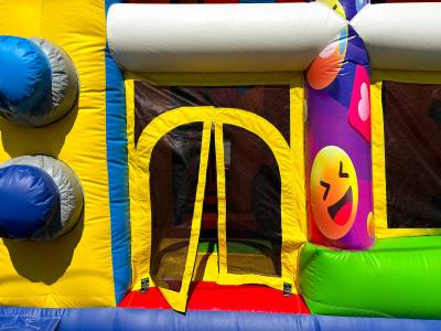 Коммерческий надувной батут «Смайлики» с крышей, размер 12*8*7 м