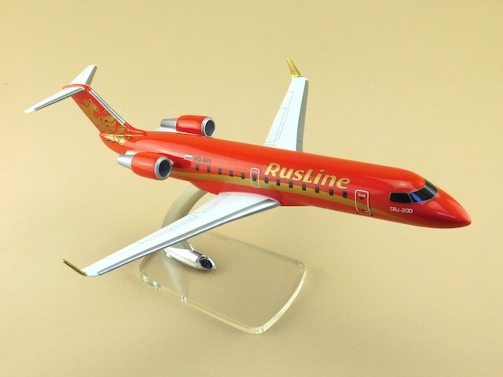 Модель самолета CRJ-200 (М1:72, РусЛайн - red)