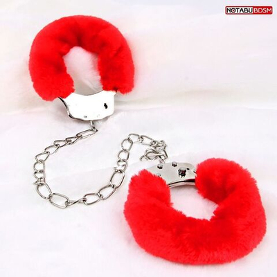 Металлические оковы с мягкой красной опушкой (Цвет: красный)