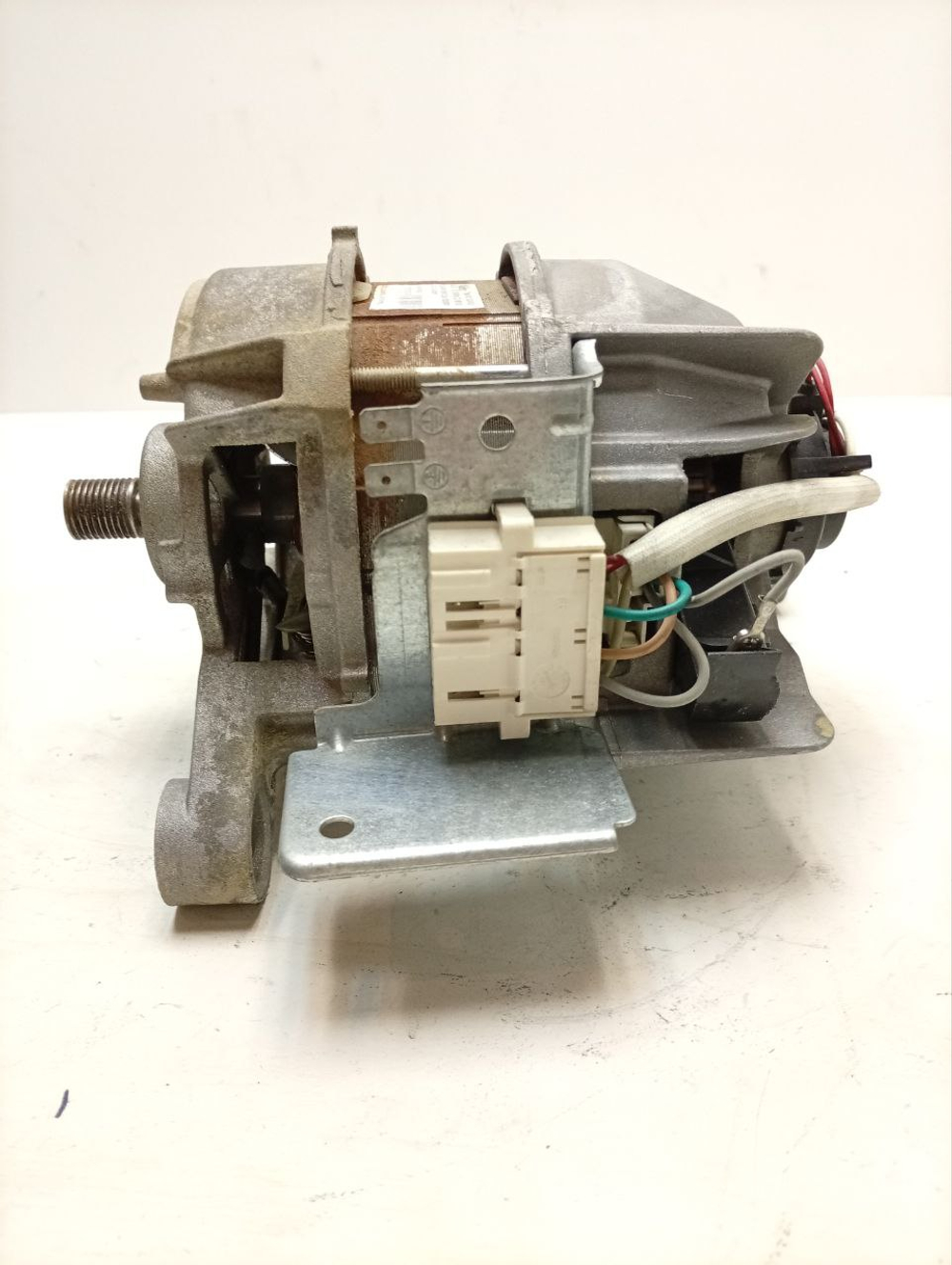 RST703DW кт18 Двигатель для стиральной машины Ariston Indesit W16002288200 б/у