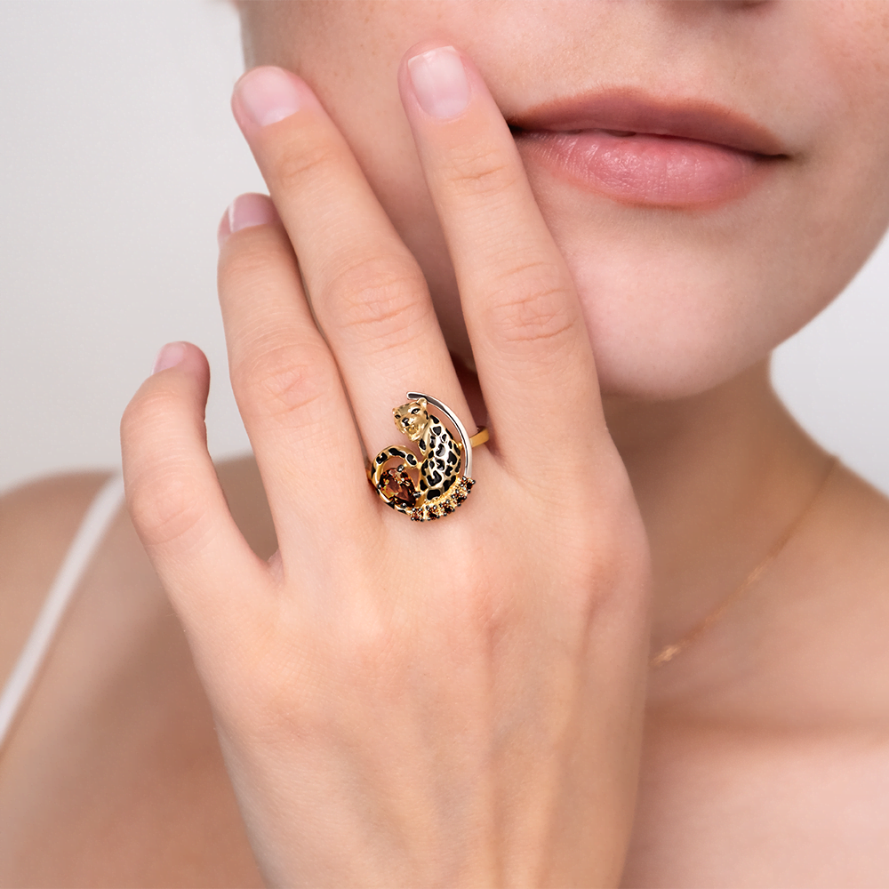 Кольцо «Леопард» из комбинированного золота с эмалью и кварцем дымчатым