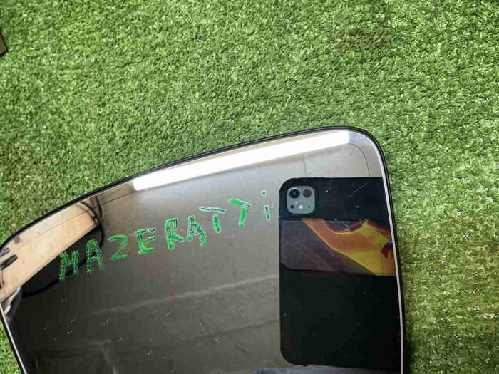 Зеркальный элемент левый Maserati Levante (16-24)