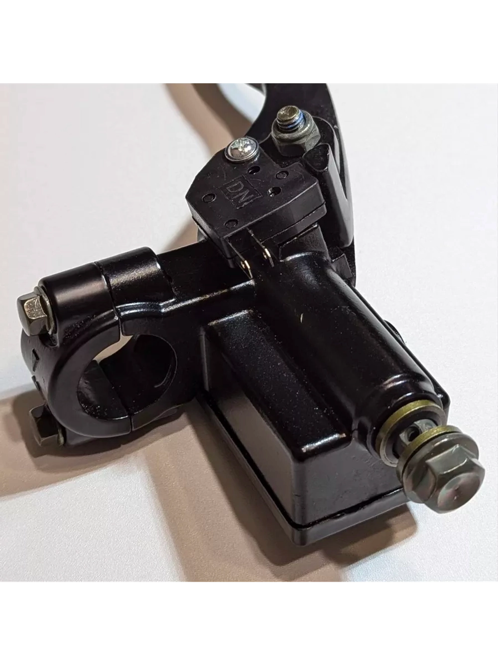 t+ Главный тормозной цилиндр (передний) в сборе с рычагом