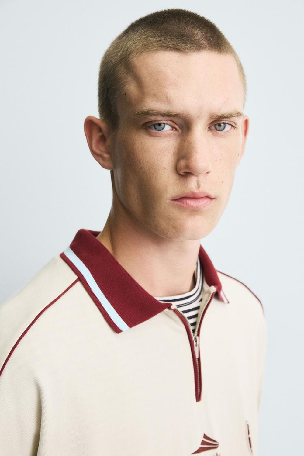 ZARA ПОЛО С ПРИНТОМ, ПЕСОЧНЫЙ