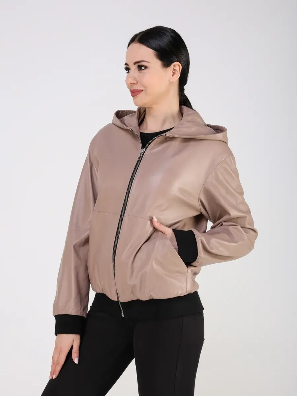 Кожаная куртка демисезонная с капюшоном