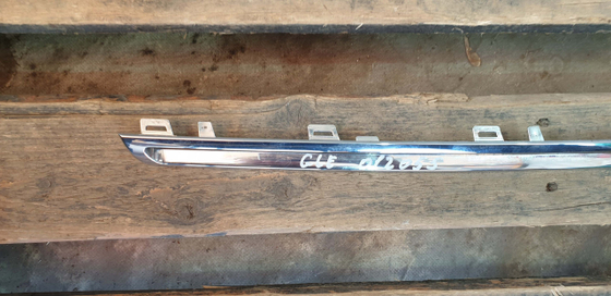 Молдинг решетки радиатора  Mercedes GLE (W166) 15-18 Б/У Оригинал A1668881685