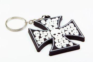 Брелок Мальтийский крест в черепах белых