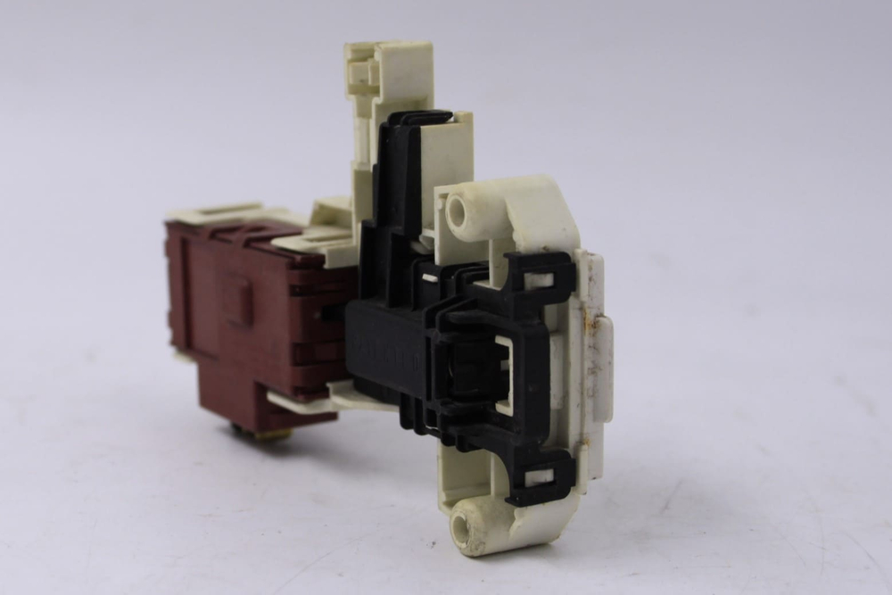 Устройство блокировки люка DA052 4595239 стиральной машины Candy