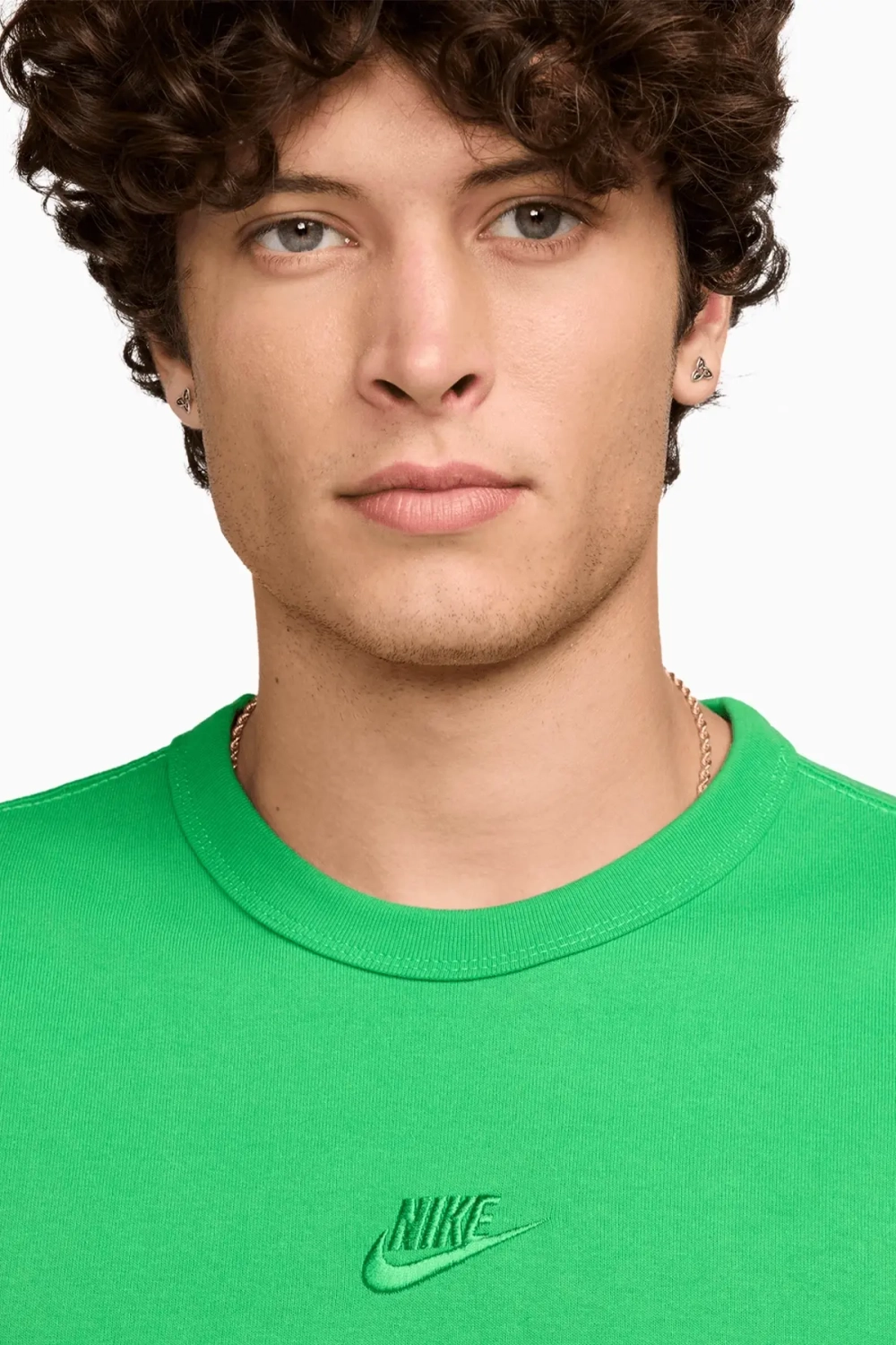 Футболка Nike Sportswear Premium Essentials - зеленый