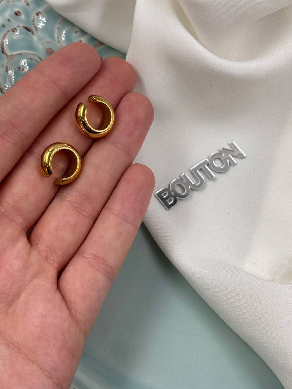 Серьга-кафф золотистая