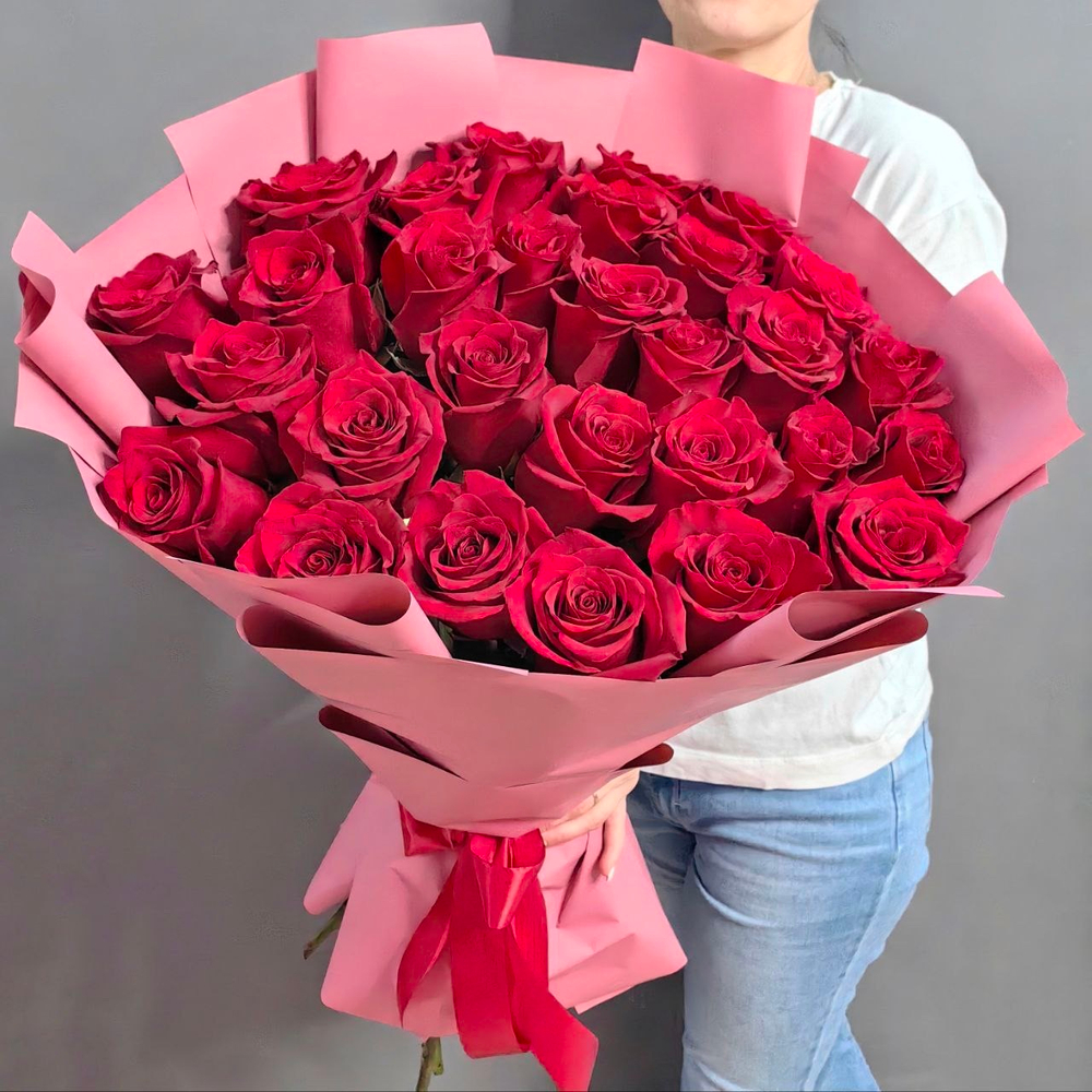 Букет из 25 красных роз сорта "Эксплорер" (Эквадор 60 см)