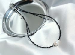 Чокер из шпинели с барочной бусиной