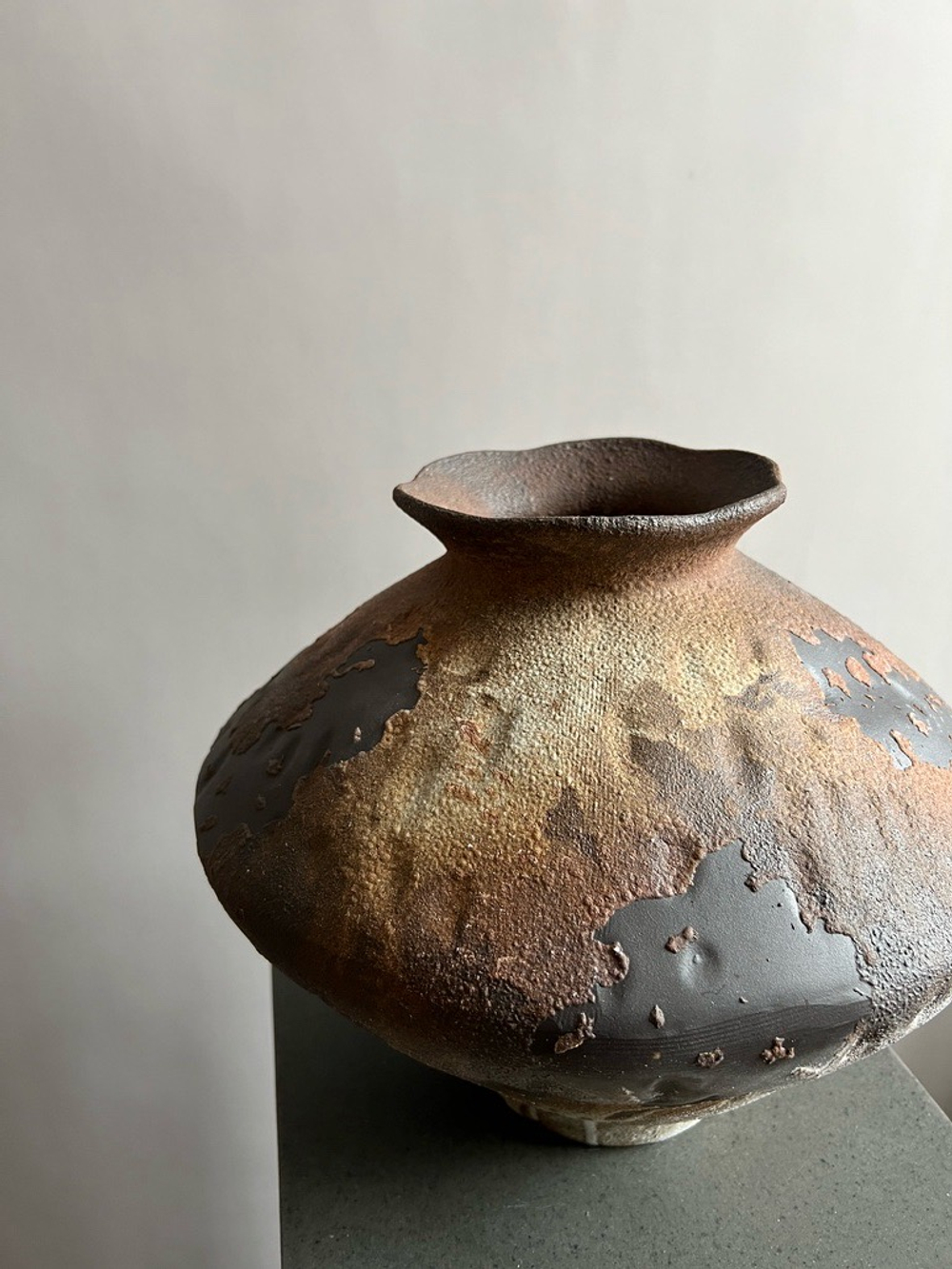 Ваза грубая глиняная