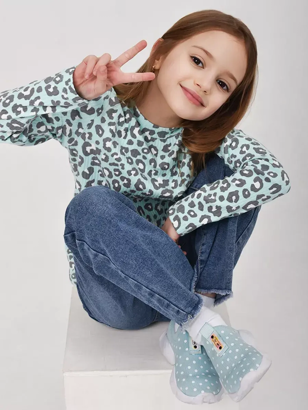 Лонгслив базовый для девочки с принтом