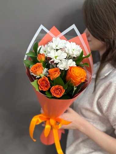 Авторский букет-комплимент в оранжевой гамме