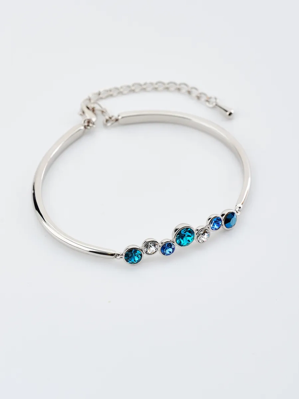 Жесткий браслет Эльза с синими камнями Swarovski