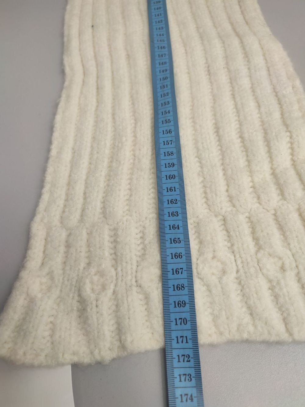 Шарф светлого оттенка