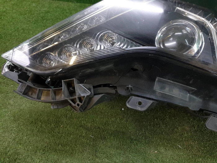 Битая Фара левая Toyota Land Cruiser Prado 150 (2013-2017) LED