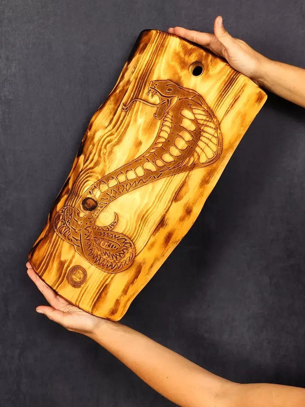 Доска разделочная деревянная из Кедра. "Змея"