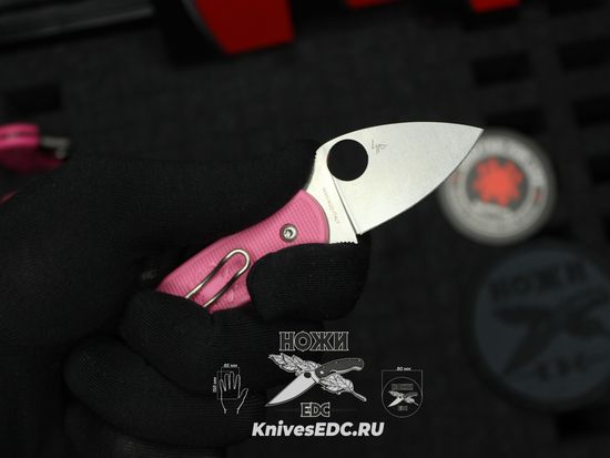 Складной нож Spyderco Squeak Pink C154PPN c клинком из стали Böhler N690Co, рукоять FRN