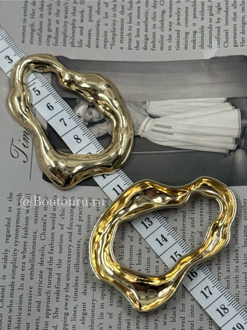 Декоративный пришивной элемент золотистый неровной формы