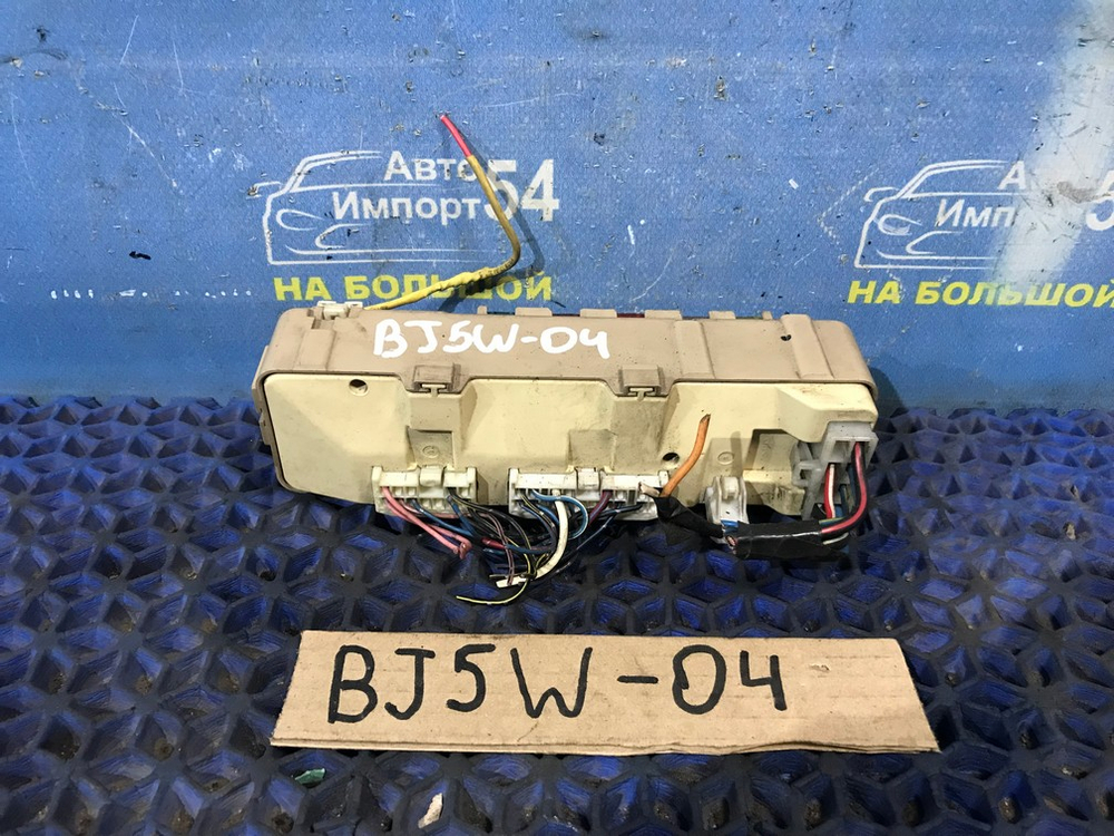 Блок предохранителей салонный MAZDA FAMILIA 1999