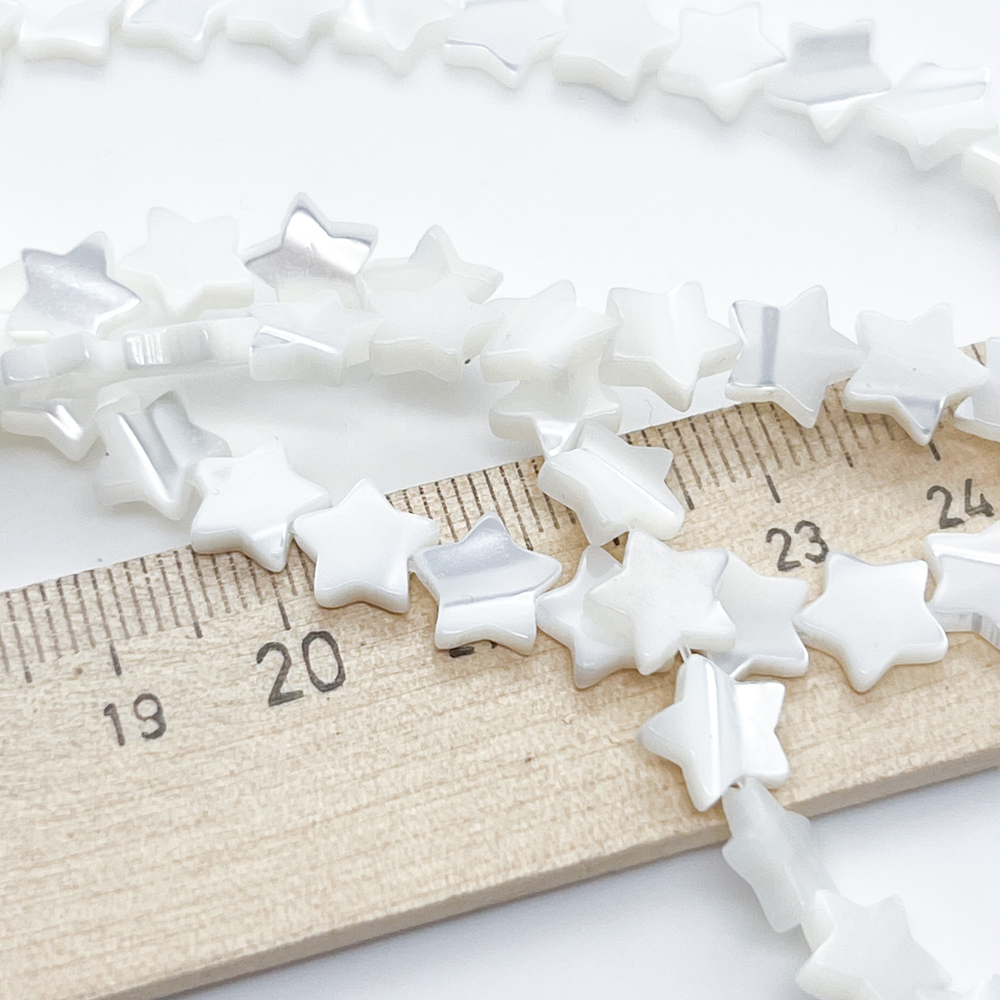 Перламутр Звездочка, цвет белый, размер около 8 мм, цена за 12 шт (1/4 нити)