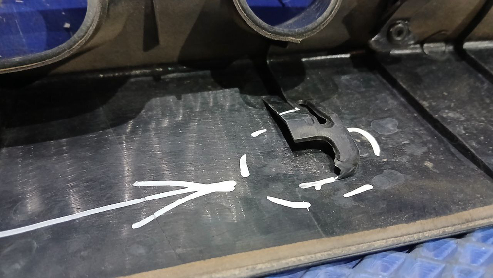 Спойлер NISSAN LIBERTY 1998