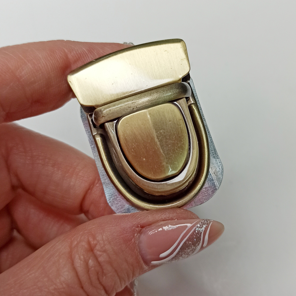 Замок-защелка на зажимах 40*30 Антик