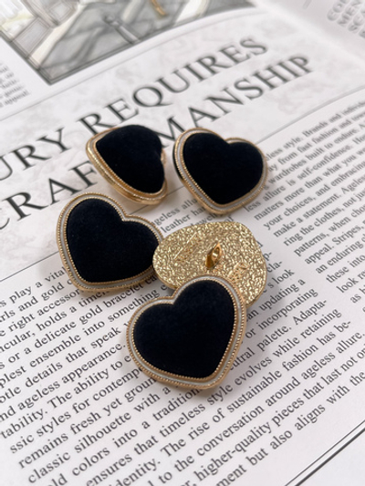 Пуговицы Сердечки бархатные черные
